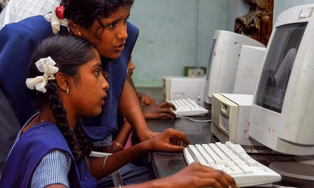 1631017631-sadhguru-mission-governmental-school-adoption-program-1-20060621iqb0145-e